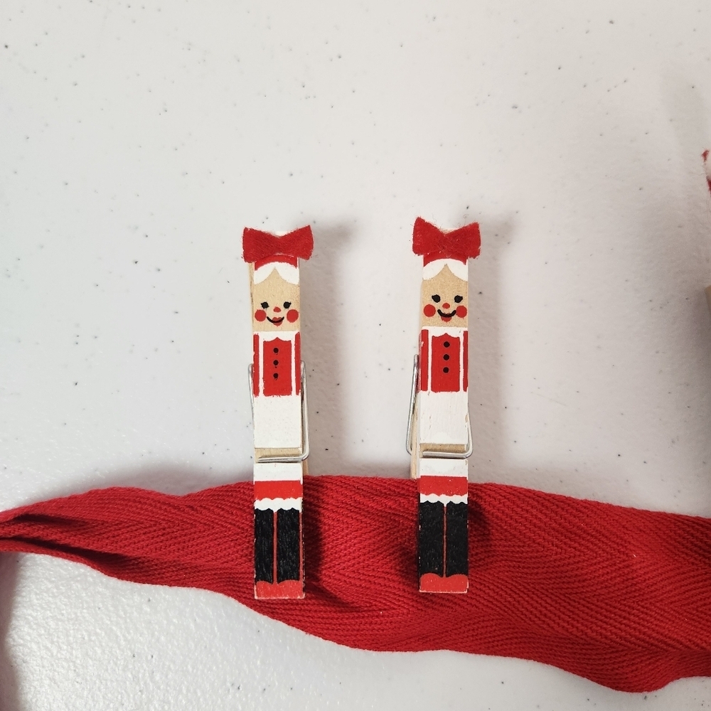 Christmas Clothes Pins Hanging Card Holder Ribbon Decoration Hand Painted Santa - Picture 3 of 6